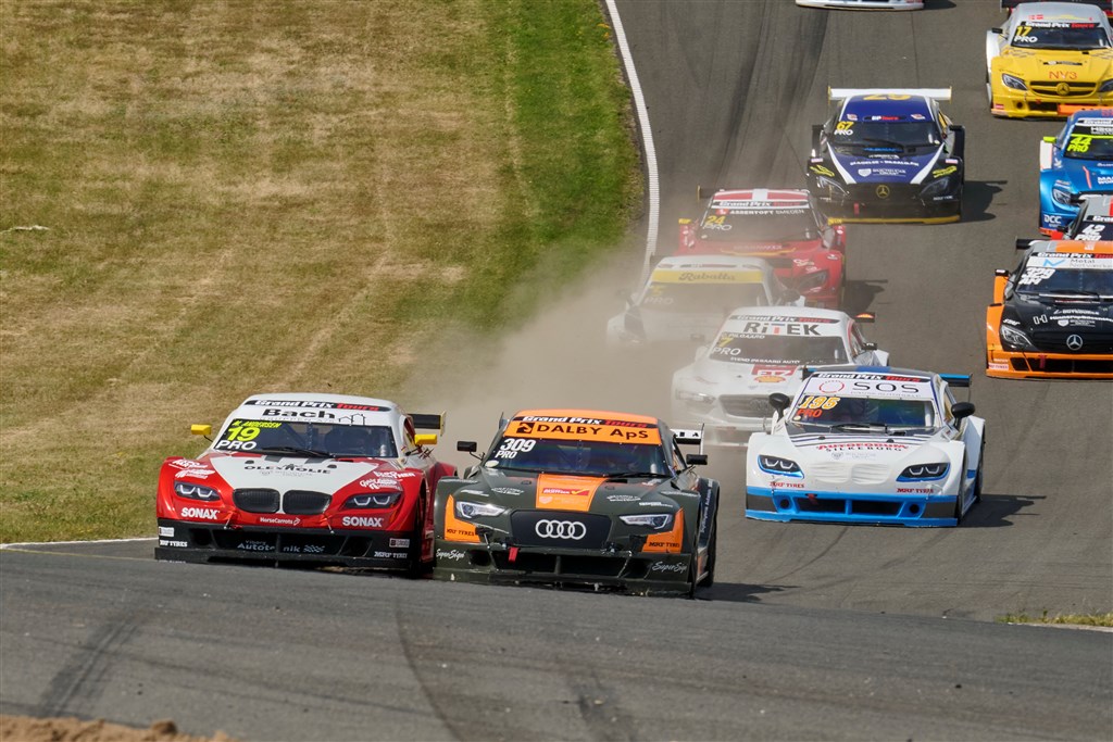 Kampen var hård på Ring Djursland. Lasse Andreasen (309) tog sin første sejr i det første af de tre løb på Ring Djursland.
(Foto: Stumpphoto)